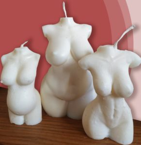 Tre vita kvinnoljus står bredvid varandra. En gravid kropp, en kurvig och en smal.